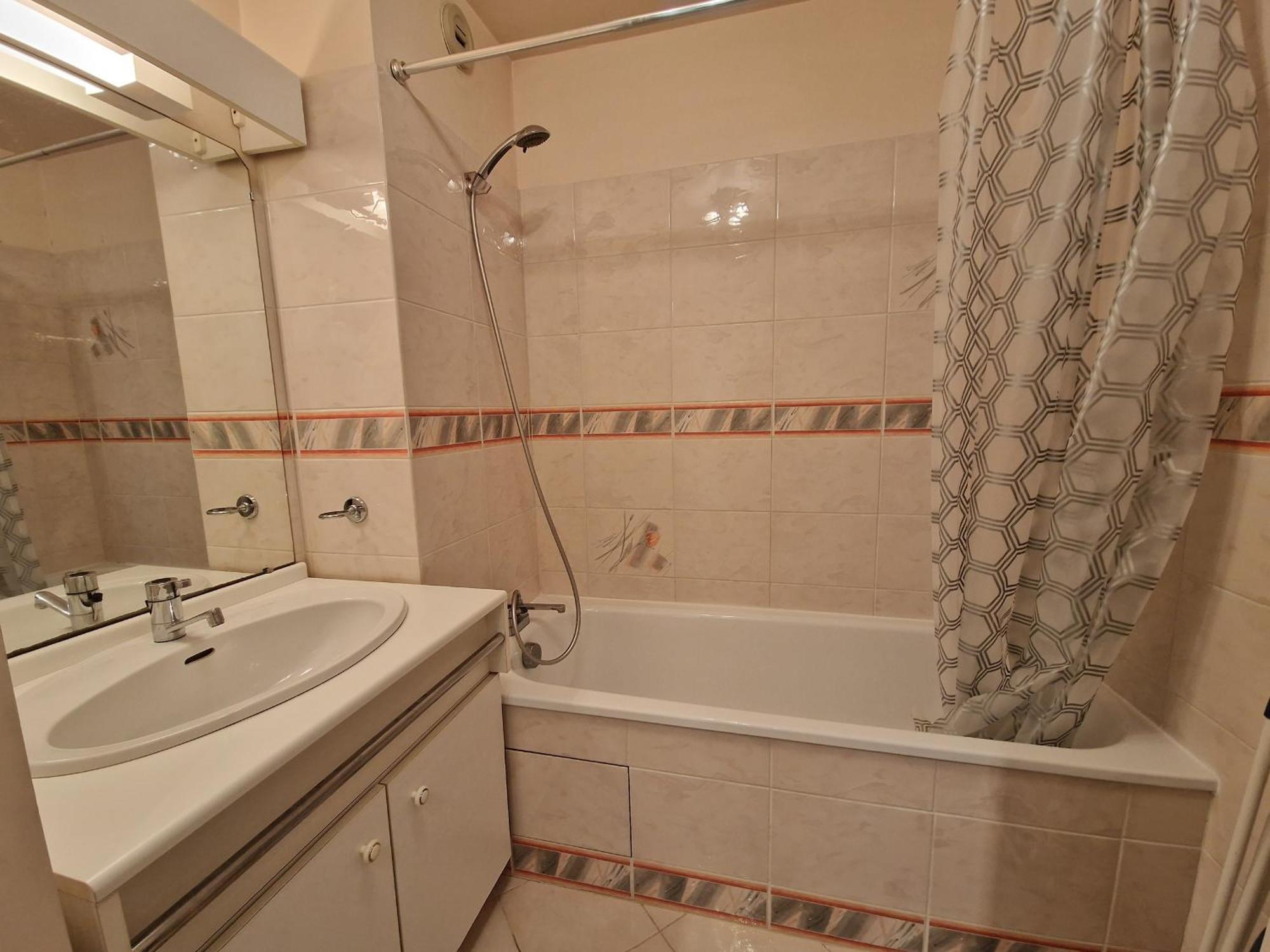 Appartement Avec Piscine, Tennis & Balcon, Centre-Ville Chatelaillon-Plage, 6 Pers, 2 Ch - Fr-1-706-17 Esterno foto