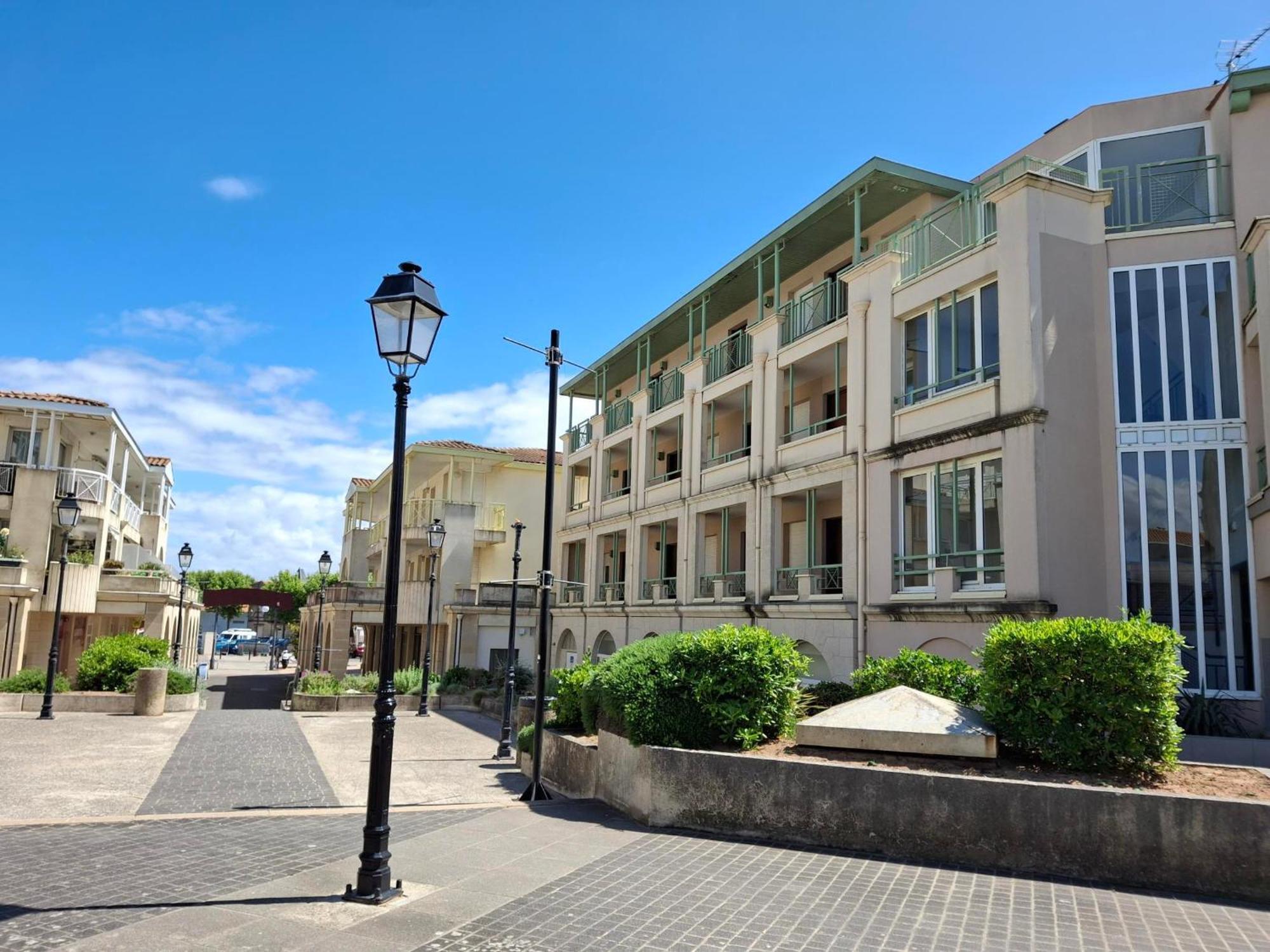 Appartement Avec Piscine, Tennis & Balcon, Centre-Ville Chatelaillon-Plage, 6 Pers, 2 Ch - Fr-1-706-17 Esterno foto
